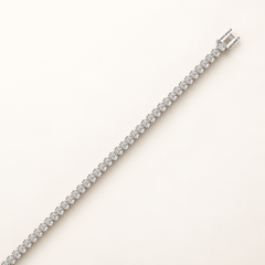 Oval-cut diamond tennis bracelet in white gold, open clasp detail