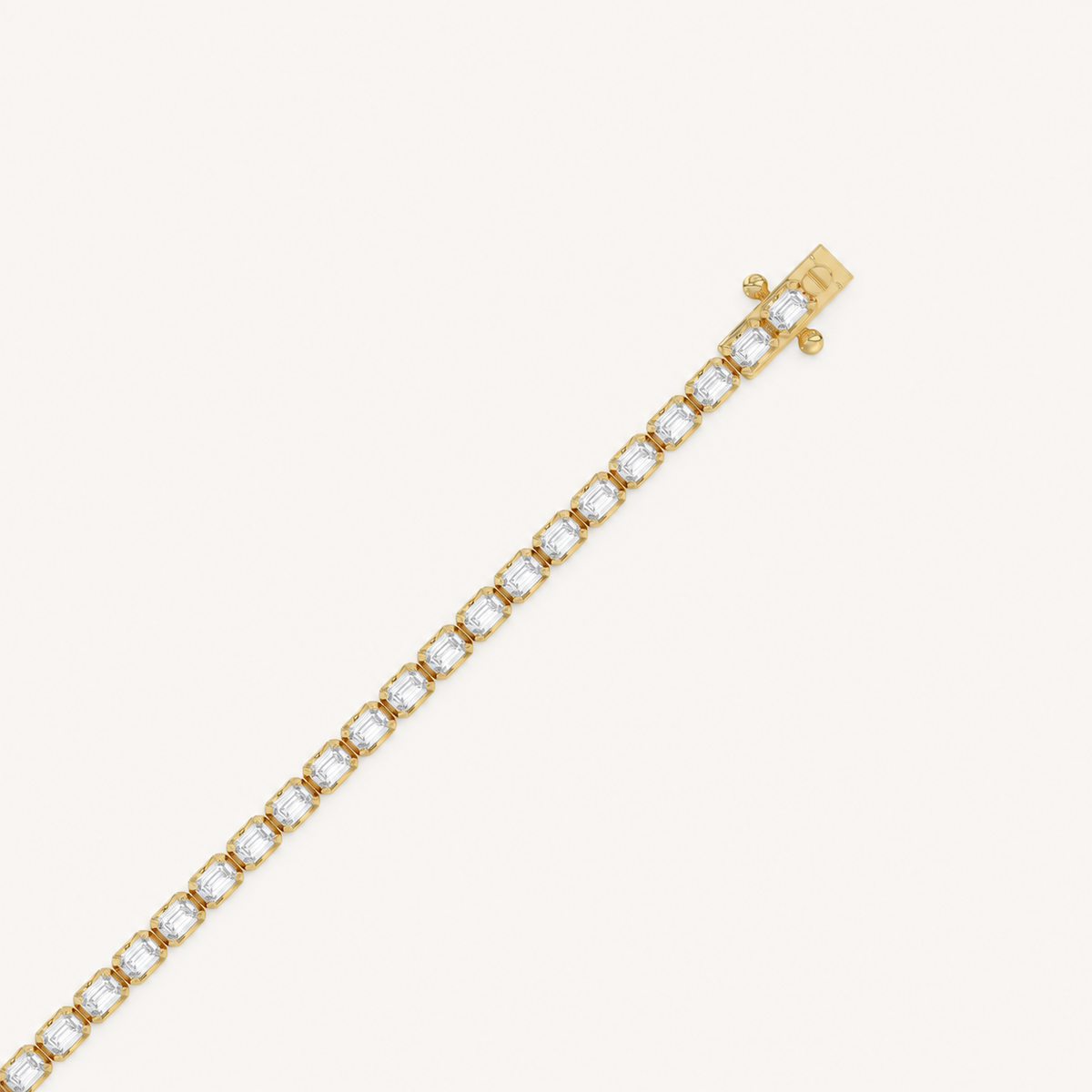 Emerald-cut lab-grown diamond tennis bracelet in yellow gold, closed clasp detail