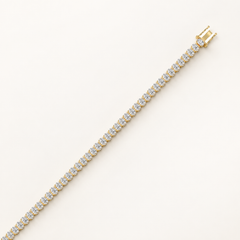 Oval-cut diamond tennis bracelet in yellow gold, open clasp detail