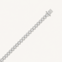 Oval-cut lab-grown diamond tennis bracelet in white gold, closed clasp detail