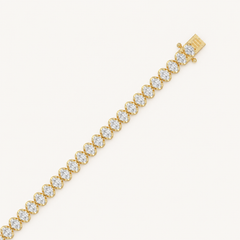 Oval-cut lab-grown diamond tennis bracelet in yellow gold, closed clasp detail