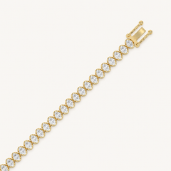 Oval-cut lab-grown diamond tennis bracelet in yellow gold, open clasp detail