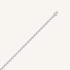 Pear-cut lab-grown diamond tennis bracelet in 14K white gold, clasp detail