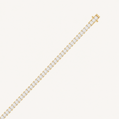 Yellow gold princess-cut diamond bracelet with closed clasp